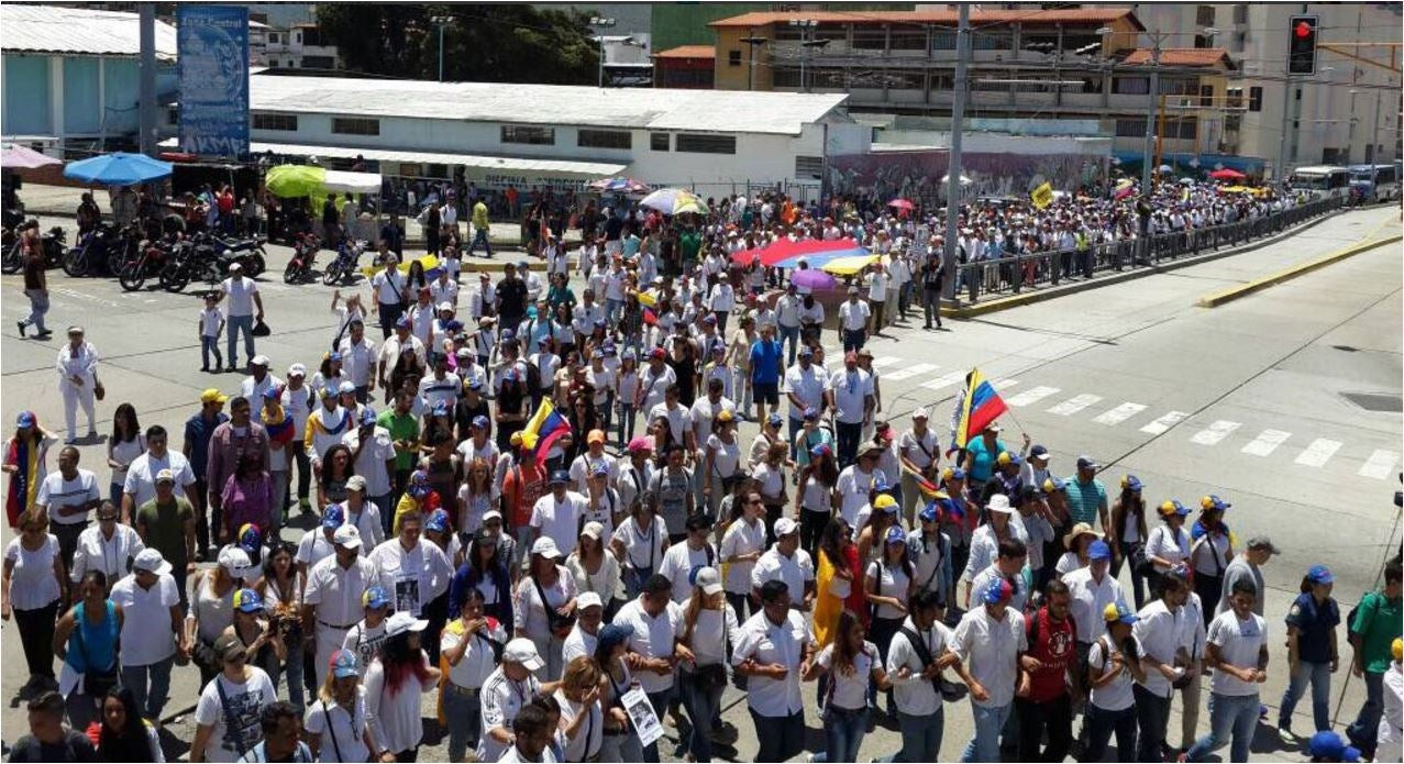 Βενεζουέλα: Σιωπηλές διαδηλώσεις σε όλη τη χώρα μετά τον κύκλο αίματος (εικόνες)